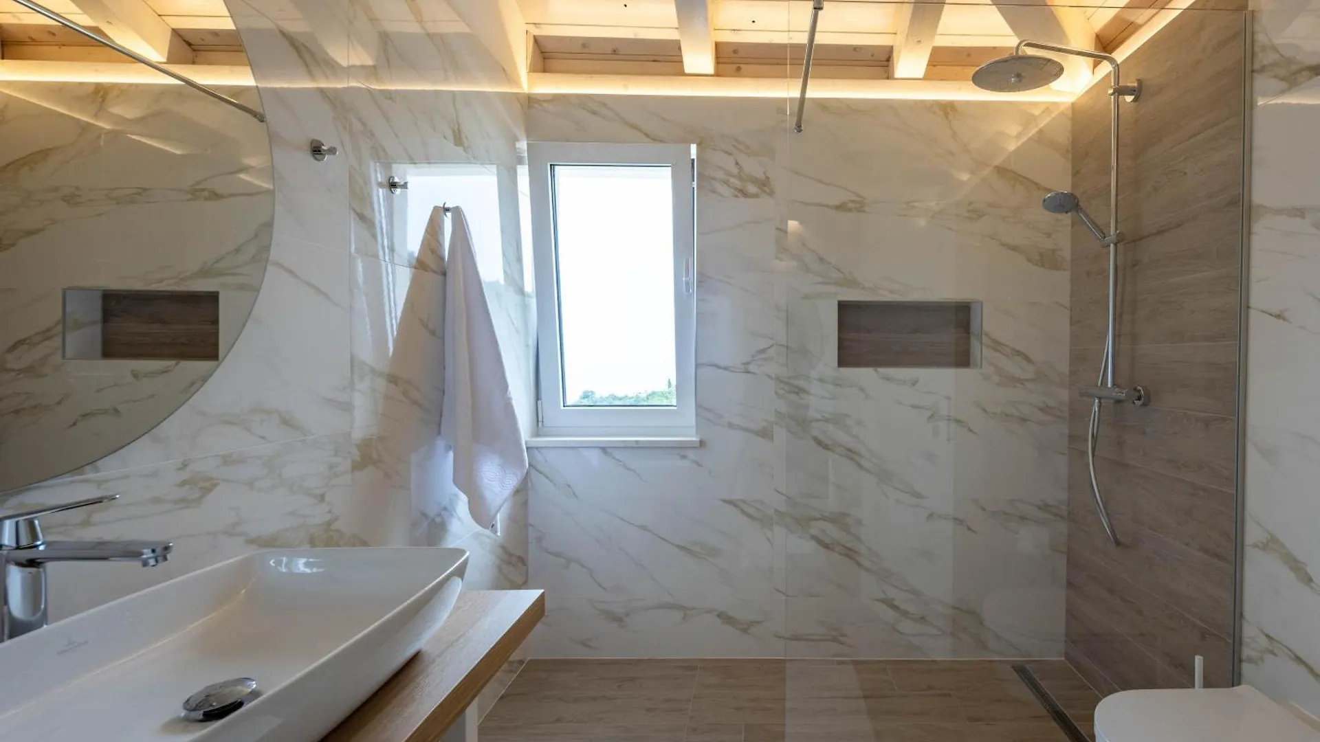 Luxury Villa Dana Indoor Pool And Sauna - Happy Rentals Icici
